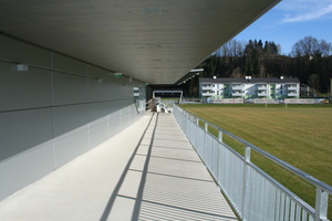 Verbindungsgang zwischen Naturrasenplatz-Tribüne und Kunstrasenplatz-Tribüne